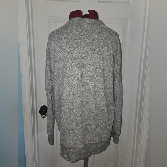 Aerie Crew Neck Cozy Gray Soft Knit Lightweight XS Sweater - Picture 4 of 9